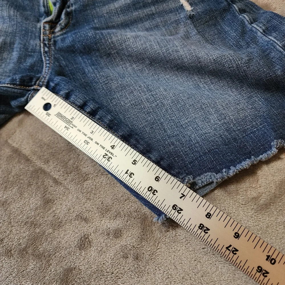 Lucky Brand Abbey Denim Cutoff Shorts | Distressed Raw Hem Blue | 6 / 28 - Picture 5 of 7